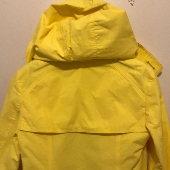 Spring trench coat. - Picture 6 of 8